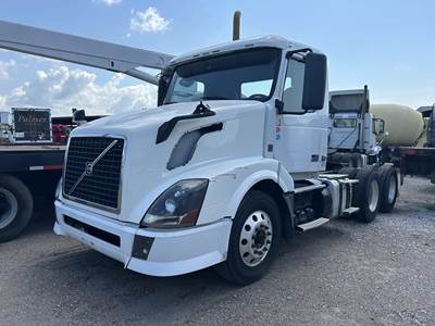Volvo VNL64T300 Day Cab Truck - D13 405HP, 10 Speed Manual