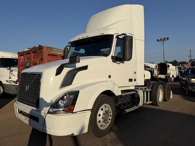 Volvo VNL64T300 Day Cab Truck - D13 375HP, 12 Speed I Shift Amt