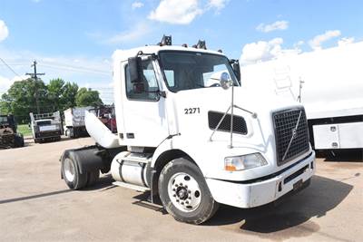 Volvo VNM42T200 Single Axle Day Cab Truck - D12 395HP, 9 Speed Manual