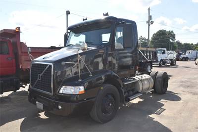 Volvo VNM42T200 Single Axle Day Cab Truck - D12 395HP, 10 Speed Manual
