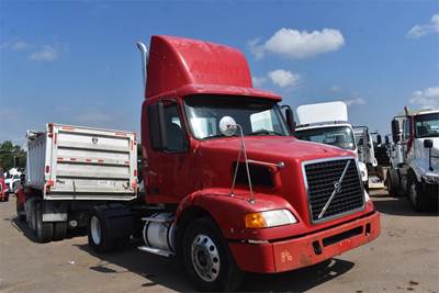 Volvo VNM42T200 Single Axle Day Cab Truck - D12 395HP, 10 Speed Manual