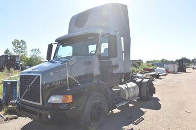 Volvo VNM42T200 Single Axle Day Cab Truck - D12 395HP, 10 Speed Manual