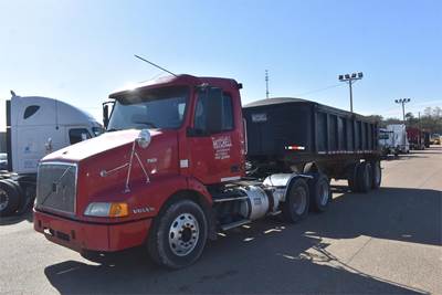 Volvo VNM64T200 Day Cab Truck - D12 365HP, 10 Speed Manual