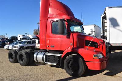 Volvo VNM64T200 Day Cab Truck - D13 415HP, 10 Speed Manual