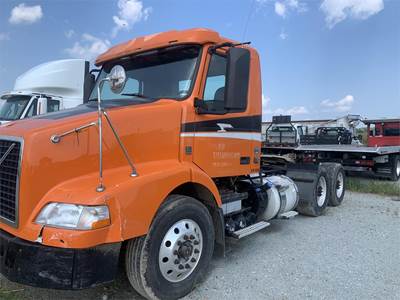 Volvo VNM64T200 Day Cab Truck - D11 395HP, 10 Speed Manual