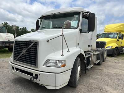 Volvo VNM64T200 Day Cab Truck - D11 385HP, 12 Speed I Shift Amt