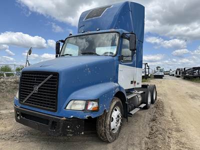 Volvo VNM64T200 Day Cab Truck - D12 395HP, 10 Speed Manual