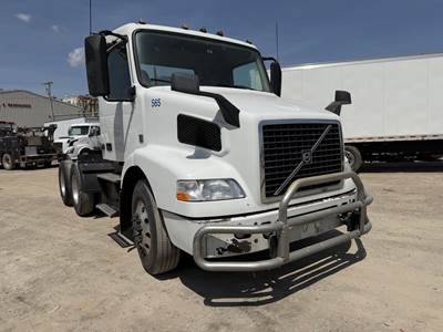 Volvo VNM64T200 Day Cab Truck - D13 405HP, 12 Speed I Shift Amt