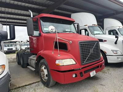Volvo VNM64T200 Day Cab Truck - D12 395HP, 10 Speed Manual
