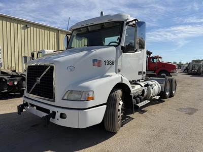 Volvo VNM64T200 Day Cab Truck - D11 405HP, 12 Speed Amt