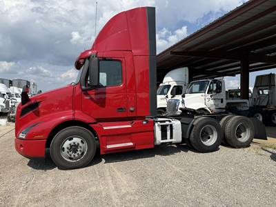 Volvo VNR64T300 Day Cab Truck - D13 405HP, 12 Speed I Shift Amt