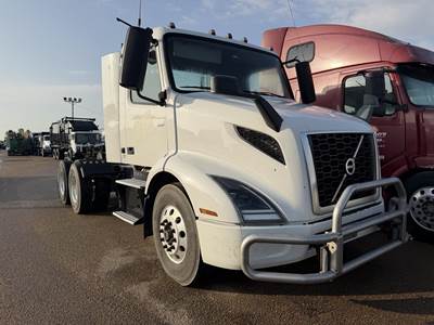 Volvo VNR64T300 Day Cab Truck - D13 425HP, 12 Speed I Shift Amt
