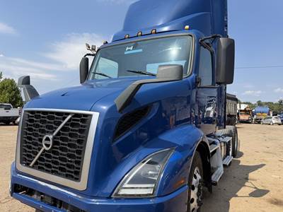 Volvo VNR64T300 Day Cab Truck - D13 405HP, 12 Speed I Shift Amt