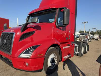 Volvo VNR64T300 Day Cab Truck - D13 405HP, 12 Speed I Shift Amt