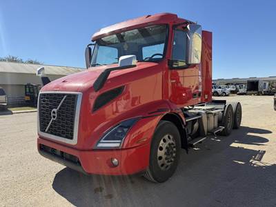 Volvo VNR64T300 Day Cab Truck - D13 425HP, 12 Speed I Shift Amt