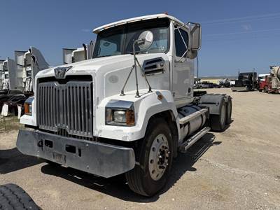 Western Star 4700 Day Cab Truck - Detroit 435HP, Automatic
