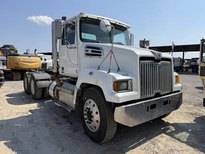 Western Star 4700 Day Cab Truck - Detroit 435HP, Automatic