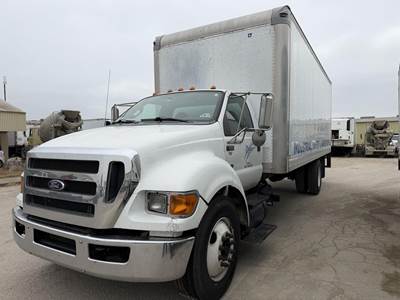 Ford F-650 24 ft Box Truck - 260HP, Automatic, Roll up Door