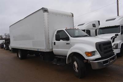 Ford F-750 26 ft Box Truck - 240HP, Automatic, Roll up Door