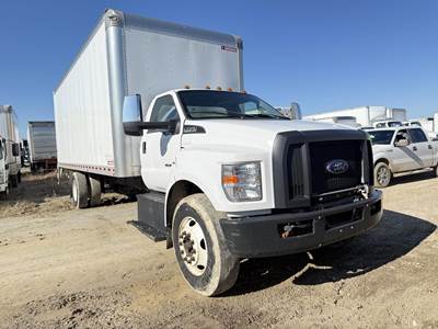 Ford F-750 24 ft Box Truck - 270HP, Automatic, Roll up Door, Liftgate