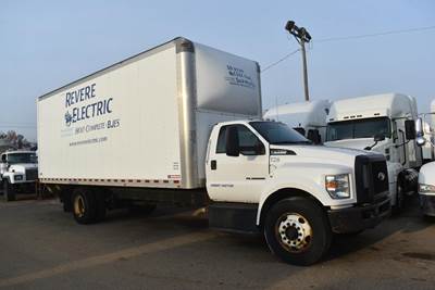 Ford F-750 XL 24 ft Box Truck - 300HP, Automatic, Roll up Door, Liftgate