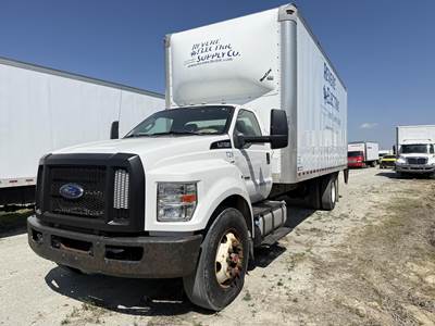 Ford F-750 XL 24 ft Box Truck - 300HP, Automatic, Roll up Door, Liftgate