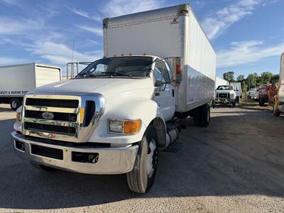 Ford F-750 XL 24 ft Box Truck - 260HP, Automatic, Roll up Door, Liftgate