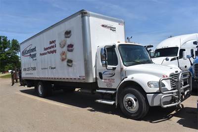 Freightliner M2 106 28 ft Box Truck - 260HP, Automatic, Roll up Door, Liftgate