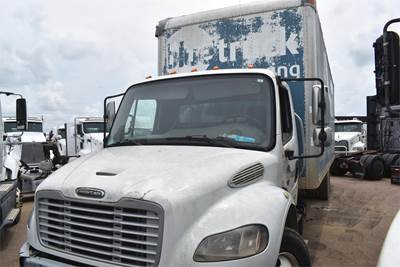 Freightliner M2 106 26 ft Box Truck - 260HP, Automatic, Roll up Door, Liftgate