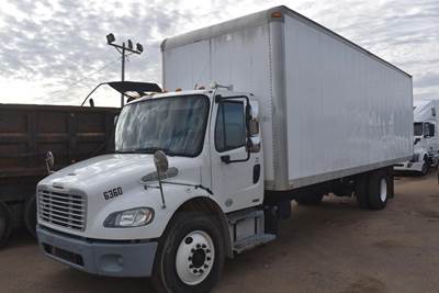 Freightliner M2 106 28 ft Box Truck - 260HP, Automatic, Roll up Door