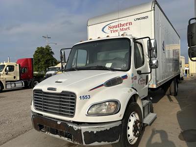 Freightliner M2 106 26 ft Box Truck - 260HP, Automatic, Roll up Door