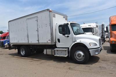 Freightliner M2 106 18 ft Box Truck - 240HP, Automatic, Roll up Door