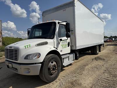 Freightliner M2 106 26 ft Box Truck - 260HP, Automatic, Roll up Door, Liftgate