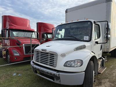 Freightliner M2 106 26 ft Box Truck - 250HP, Automatic, Roll up Door, Liftgate