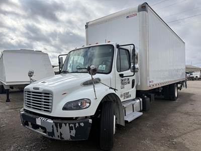 Freightliner M2 106 26 ft Box Truck - 240HP, Automatic, Roll up Door, Liftgate