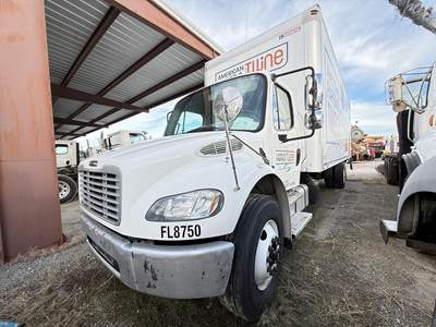 Freightliner M2 106 26 ft Box Truck - 250HP, Automatic, Roll up Door, Liftgate