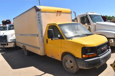 GMC Savana G3500 16 ft Box Truck - Automatic, Roll up Door