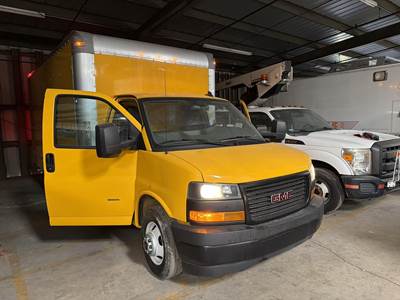 GMC Savana G3500 16 ft Box Truck - Automatic, Roll up Door