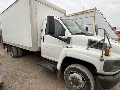 GMC TopKick C5500 20 ft Box Truck - 305HP, Automatic, Roll up Door, Liftgate