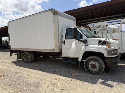 GMC TopKick C5500 20 ft Box Truck - 305HP, Automatic, Roll up Door, Liftgate