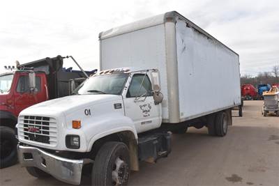 GMC TopKick C6500 26 ft Box Truck - 220HP, Automatic, Swing Door