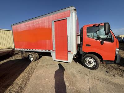 Hino 195 18 ft Box Truck - Automatic, Roll up Door