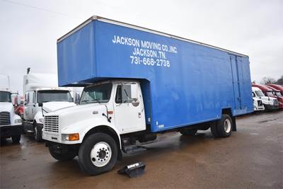 International 4700 26 ft Box Truck - 210HP, 6+1 Speed Manual, Swing Door