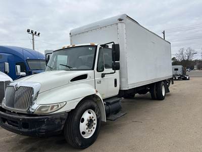 International DuraStar 4200 24 ft Box Truck - 210HP, Automatic, Roll up Door, Liftgate