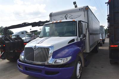 International DuraStar 4300 26 ft Box Truck - 220HP, Automatic, Roll up Door