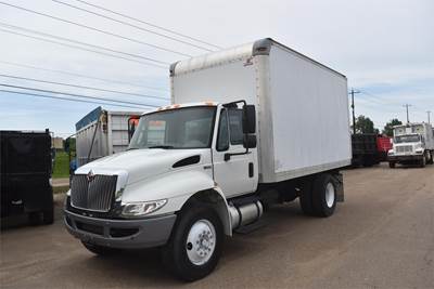 International DuraStar 4300 16 ft Box Truck - 220HP, Automatic, Roll up Door