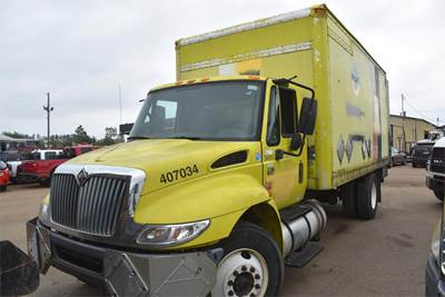 International DuraStar 4300 Box Truck - 220HP, 6 Speed Manual, Roll up Door