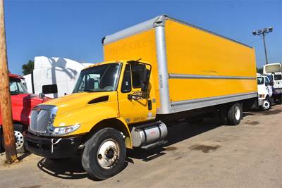 International DuraStar 4300 26 ft Box Truck - 240HP, Automatic, Roll up Door