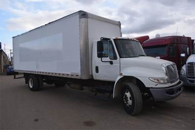International DuraStar 4300 Box Truck - 240HP, Automatic, Roll up Door