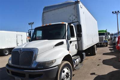 International DuraStar 4300 26 ft Box Truck - 240HP, Automatic, Roll up Door, Liftgate